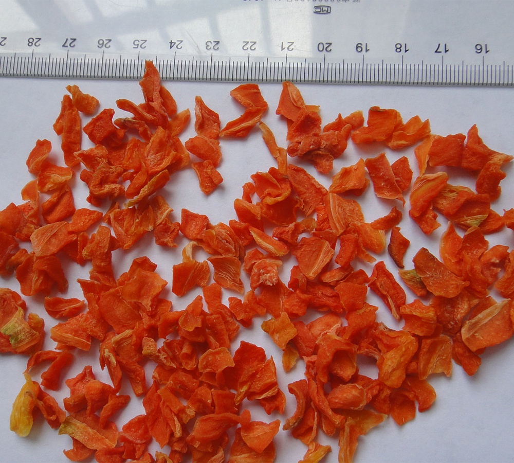 Air Dried Carrot Flaks 10mm 5mm 3mm China Dehydrated Vegetable Crushed Carrot Granules